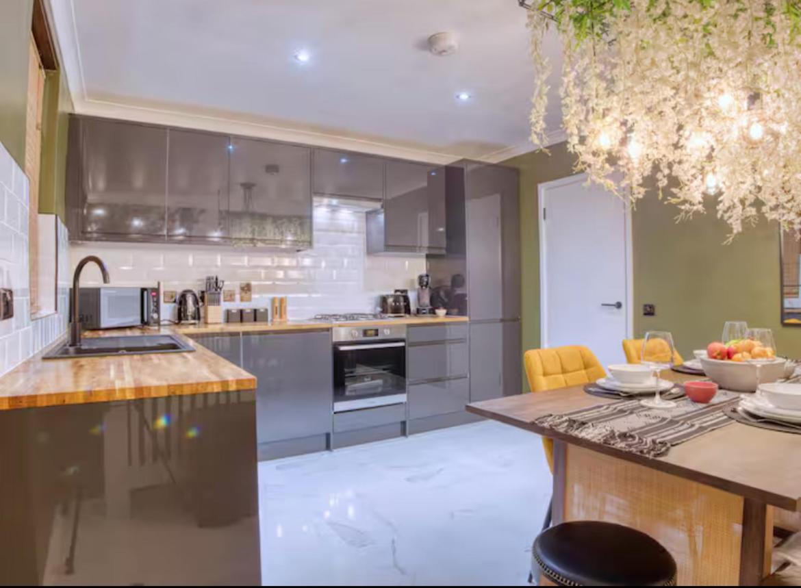 The Zen Den With Hot Tub And Garden Villa Londra Exterior foto